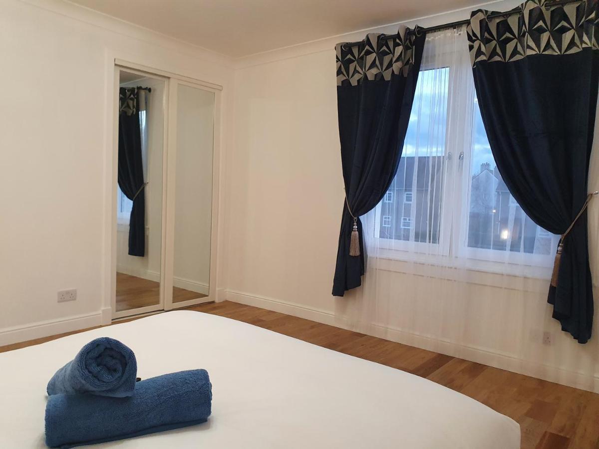 Apartment Comfortable And Modern 3 Bedroom Mid Terraced *