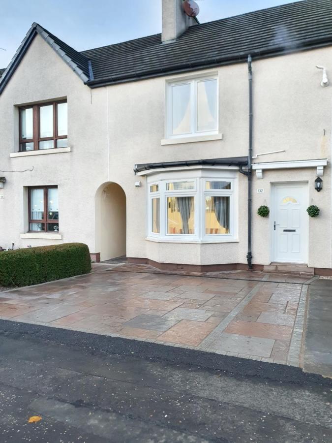 Comfortable And Modern 3 Bedroom Mid Terraced Apartment Glasgow