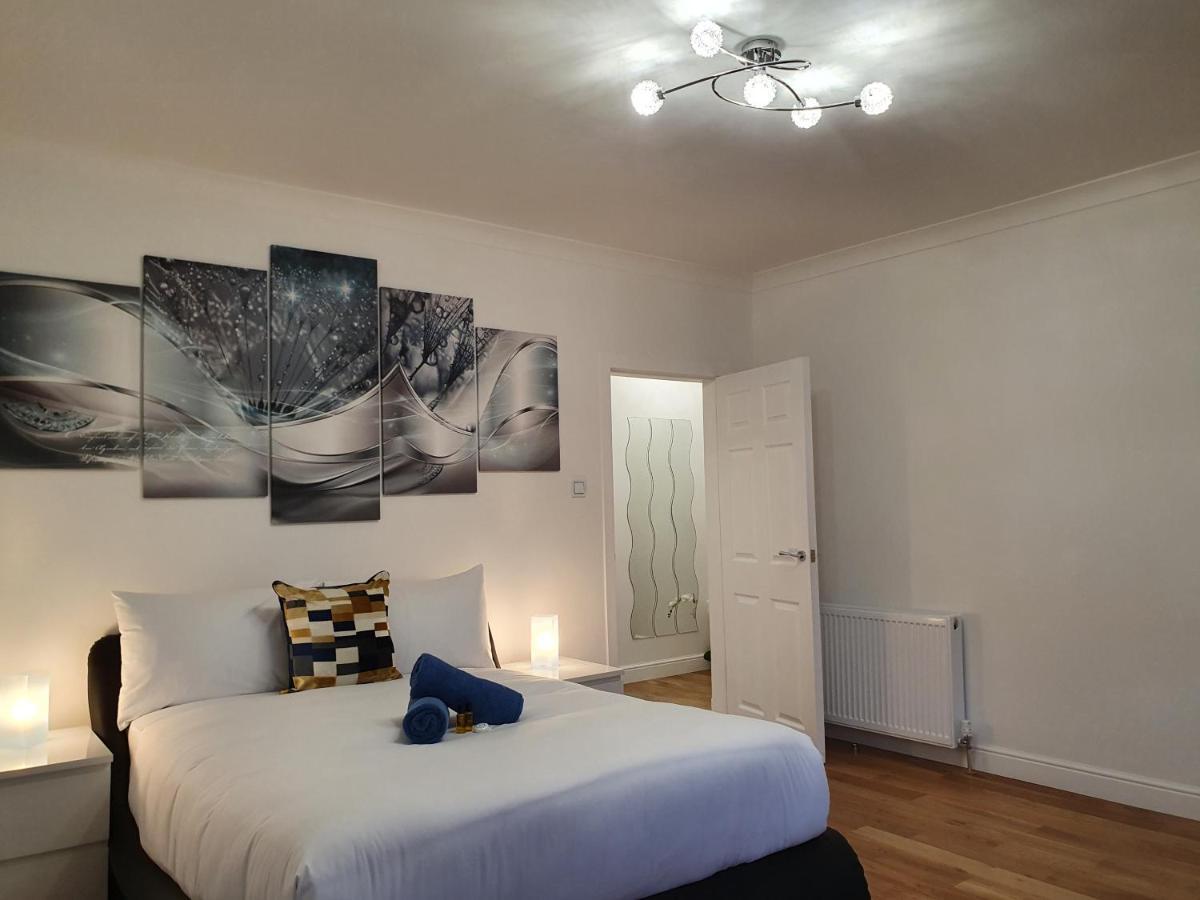 Apartment Comfortable And Modern 3 Bedroom Mid Terraced Glasgow