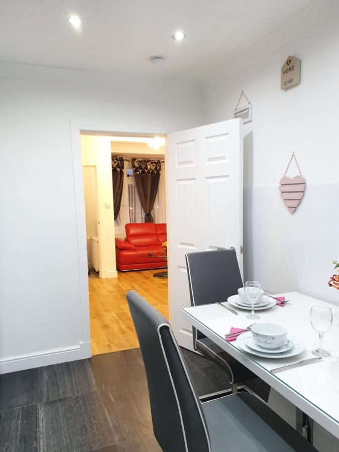 Comfortable And Modern 3 Bedroom Mid Terraced Apartment