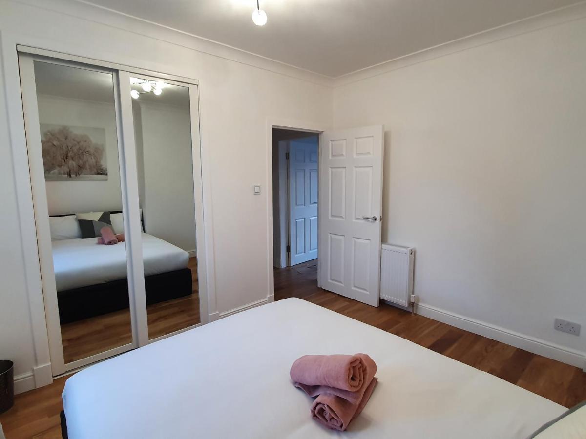 Comfortable And Modern 3 Bedroom Mid Terraced Apartment *