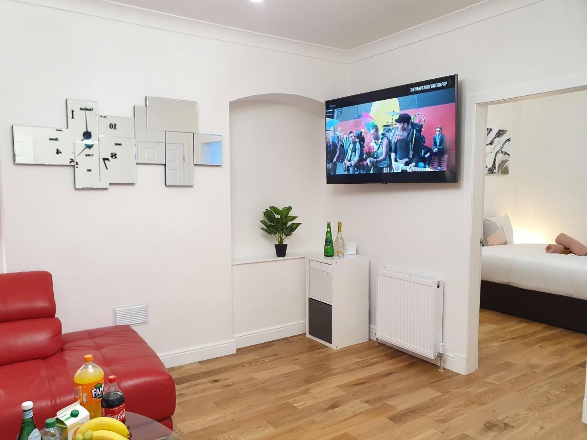 Apartment Comfortable And Modern 3 Bedroom Mid Terraced Glasgow