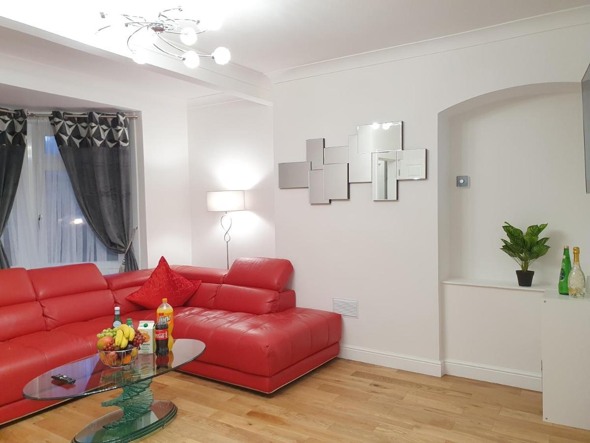 Comfortable And Modern 3 Bedroom Mid Terraced Apartment