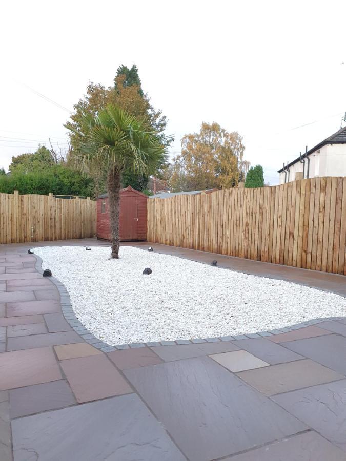 Comfortable And Modern 3 Bedroom Mid Terraced Glasgow
