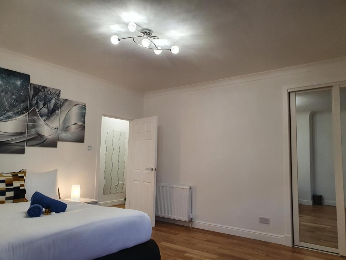 Comfortable And Modern 3 Bedroom Mid Terraced Apartment *