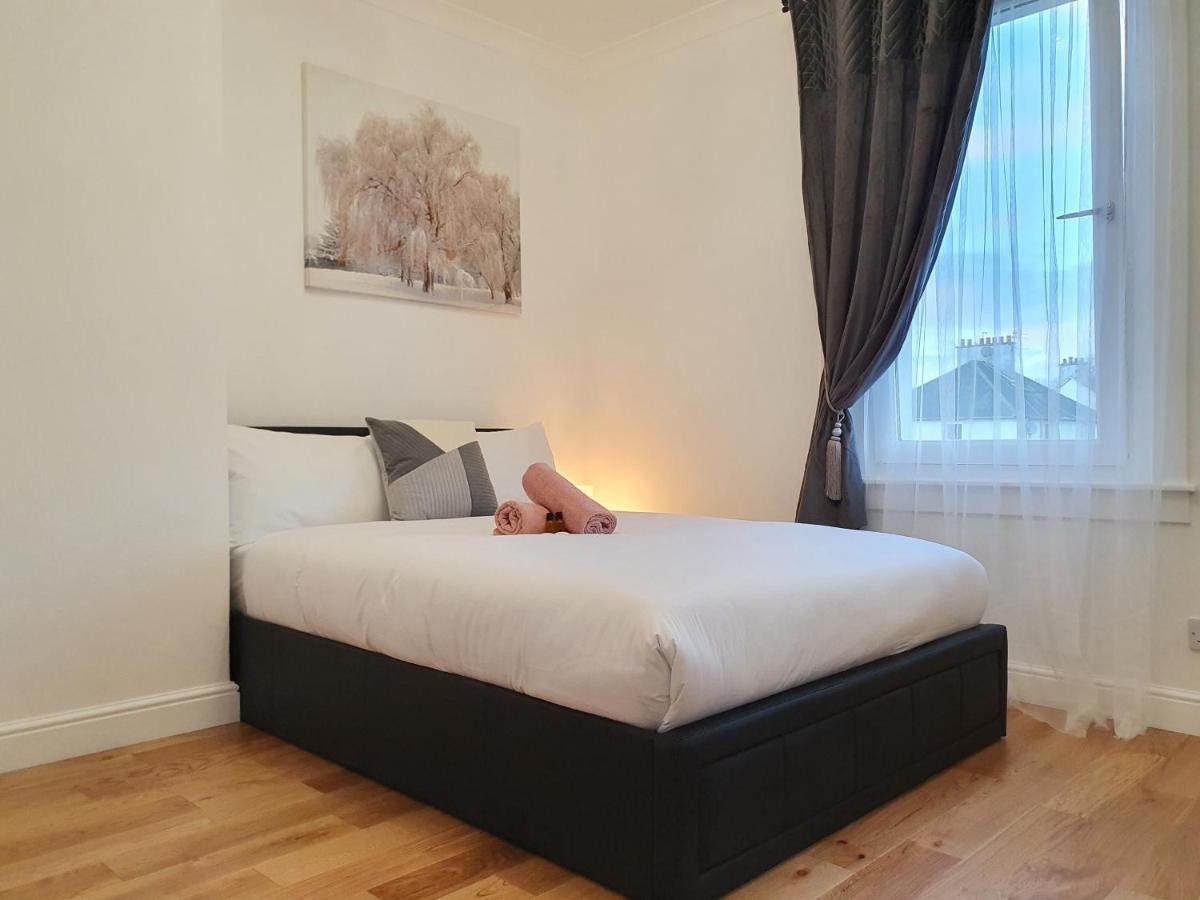 Comfortable And Modern 3 Bedroom Mid Terraced Apartment Glasgow