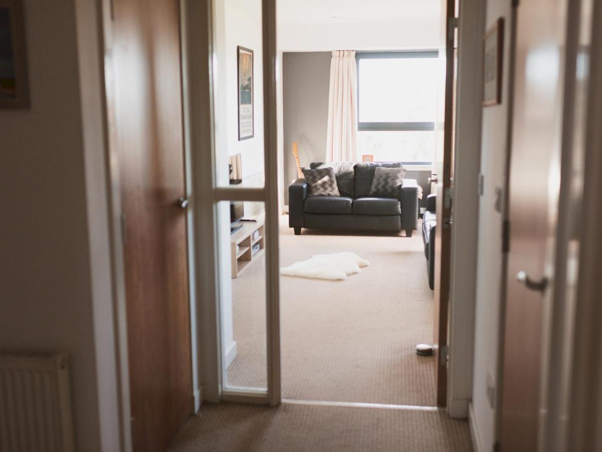 Pass The Keys Lovely 2-bed Flat Harbour Free Parking Apartment Glasgow