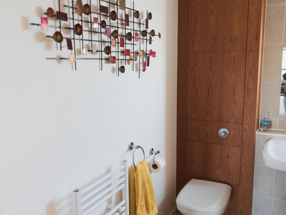 Pass The Keys Lovely 2-bed Flat Harbour Free Parking Apartment