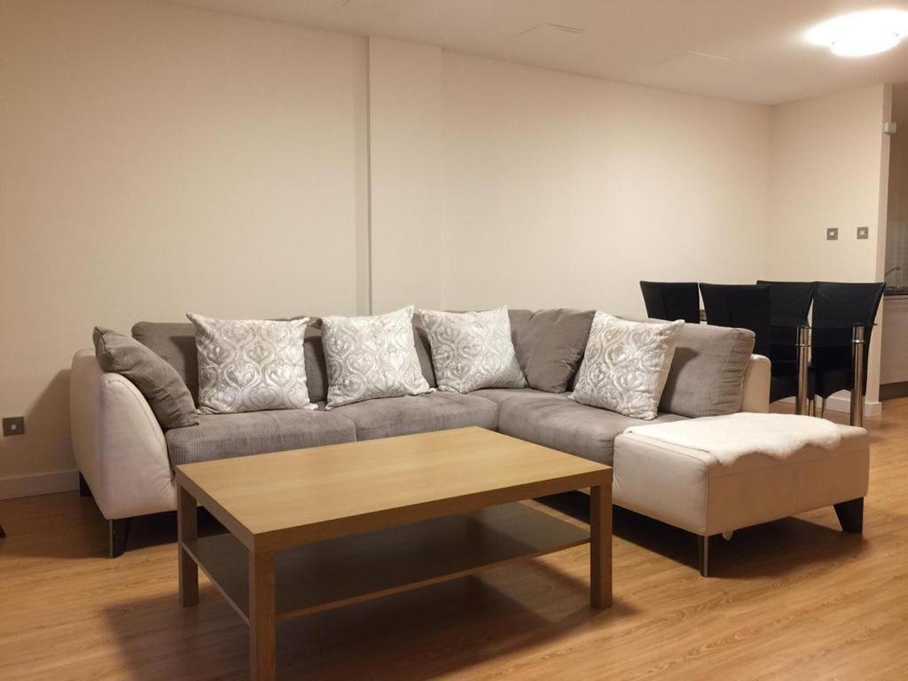 Ochiltree Apartment
