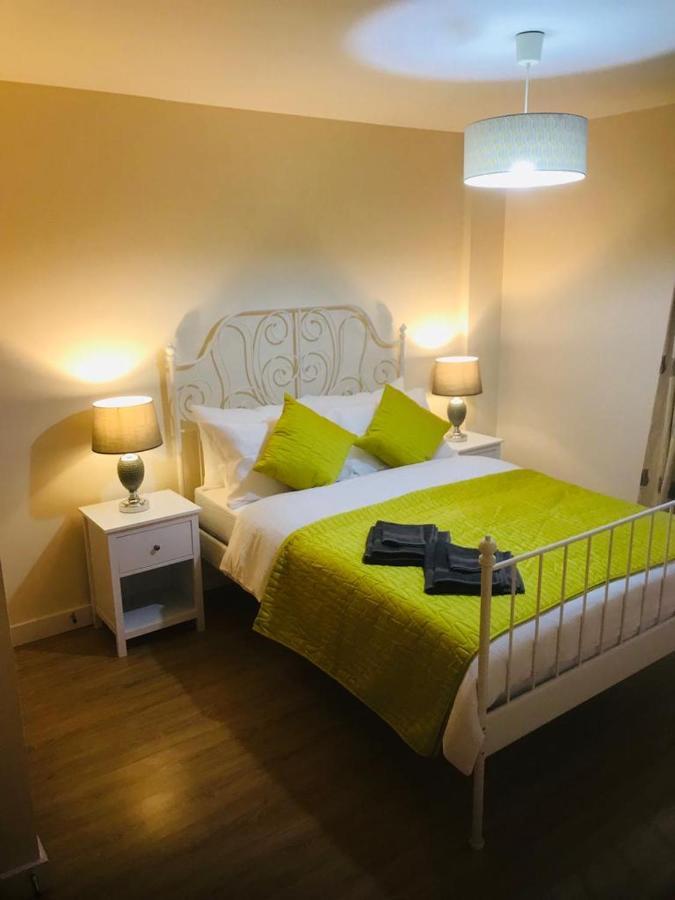 Ochiltree Apartment *