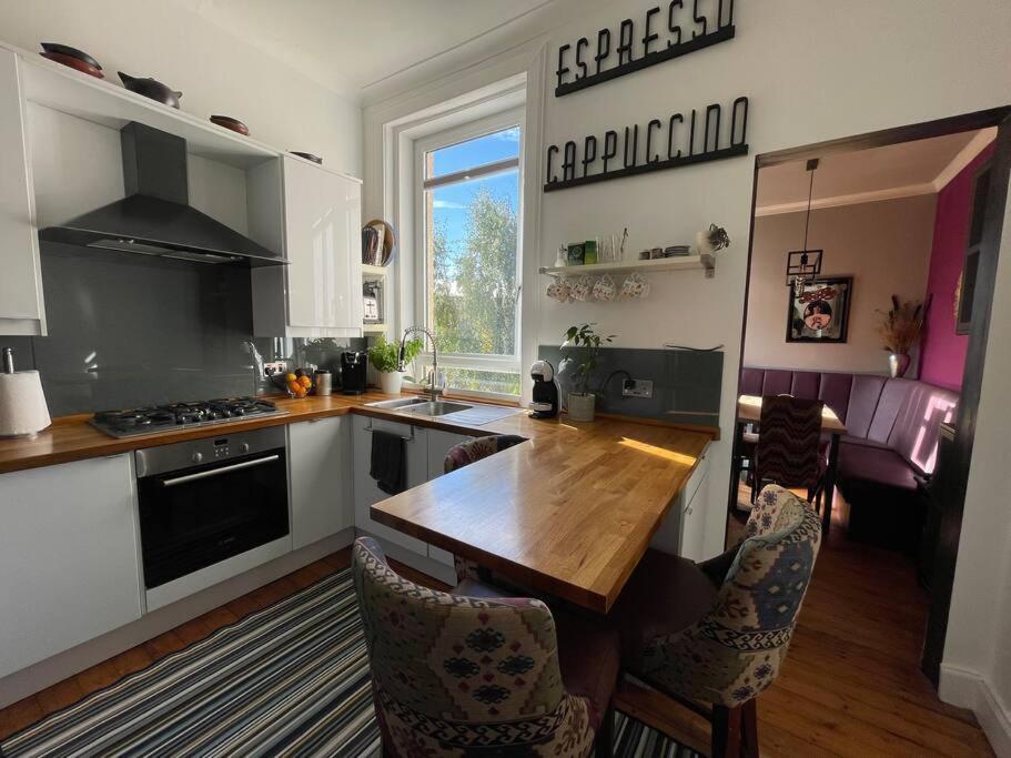 Traditional Close To Centre & Hampden Apartment