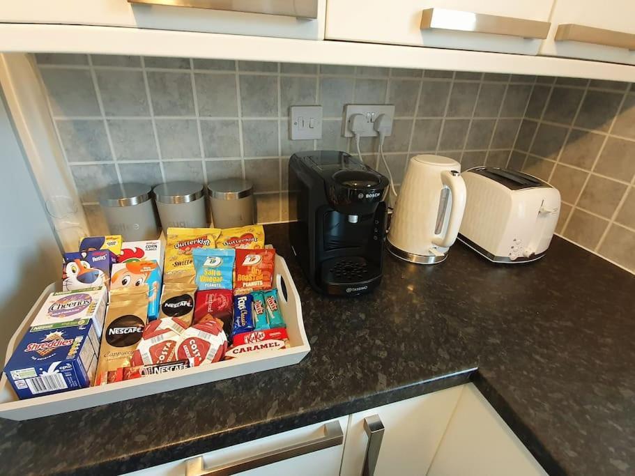 Modern One Bedroom Apt - City Centre & Freeparking Apartment