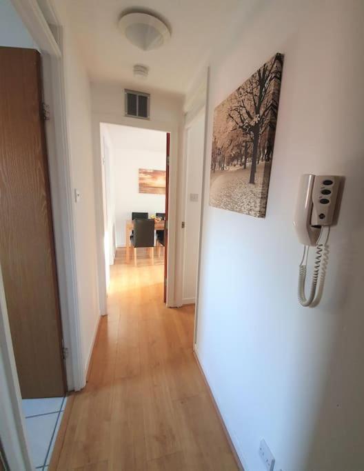 Modern One Bedroom Apt - City Centre & Freeparking Apartment *