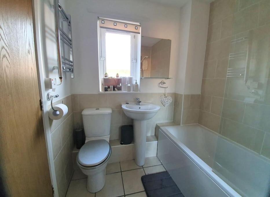 Modern One Bedroom Apt - City Centre & Freeparking *