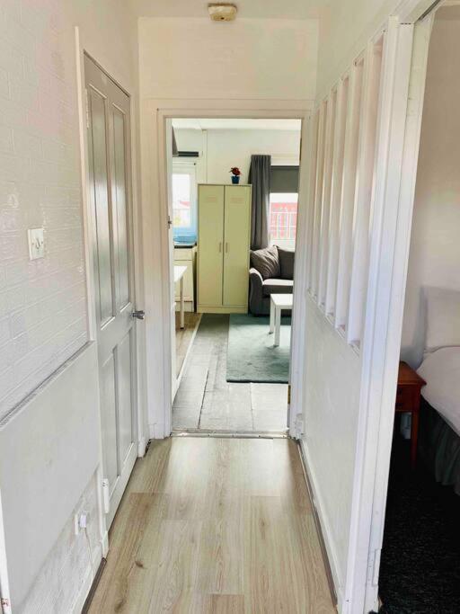 Chic Flat With Balcony Close To Merchant Glasgow