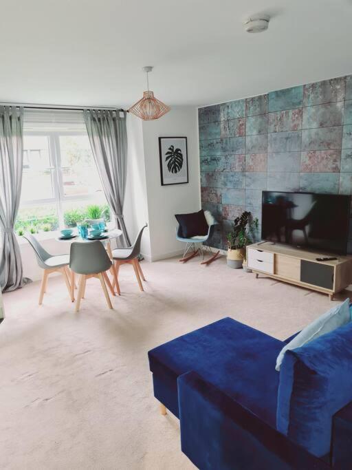 Apartment Stylish 2 Bedroom / Free Gated Parking Glasgow