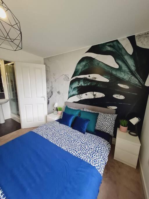 Stylish 2 Bedroom / Free Gated Parking Apartment