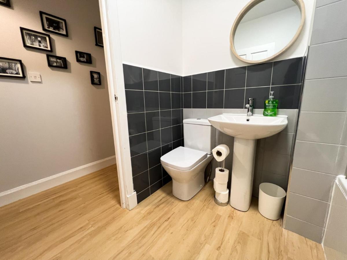 2 Bedroom Apartment *