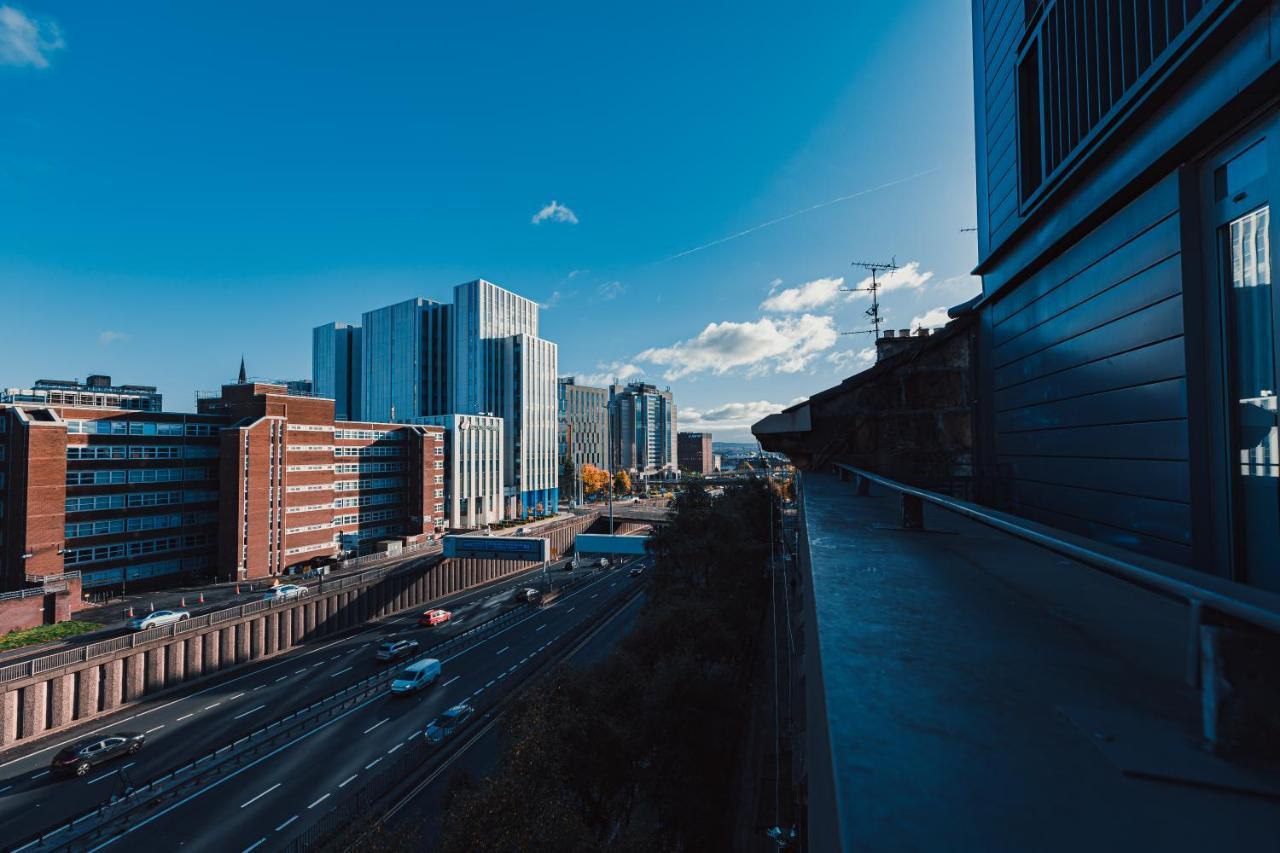 The Skyline - *private Balcony* *views*