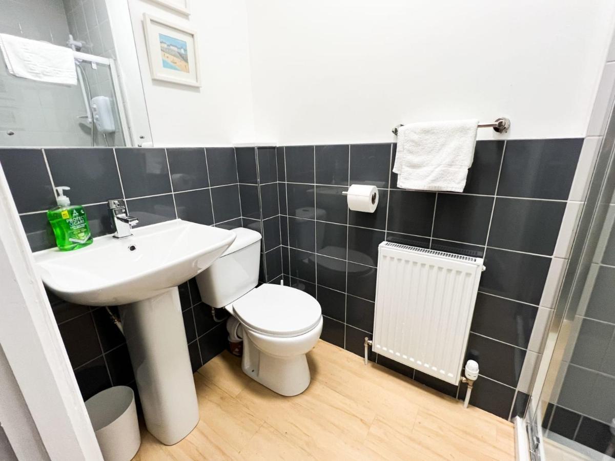 2 Bedroom Apartment *