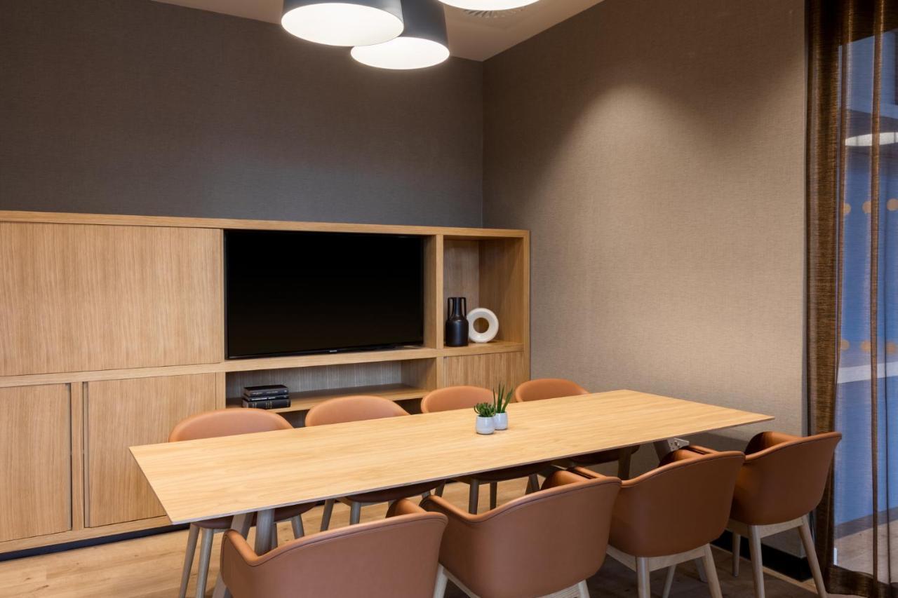 Courtyard By Marriott Sec Hotel 4*