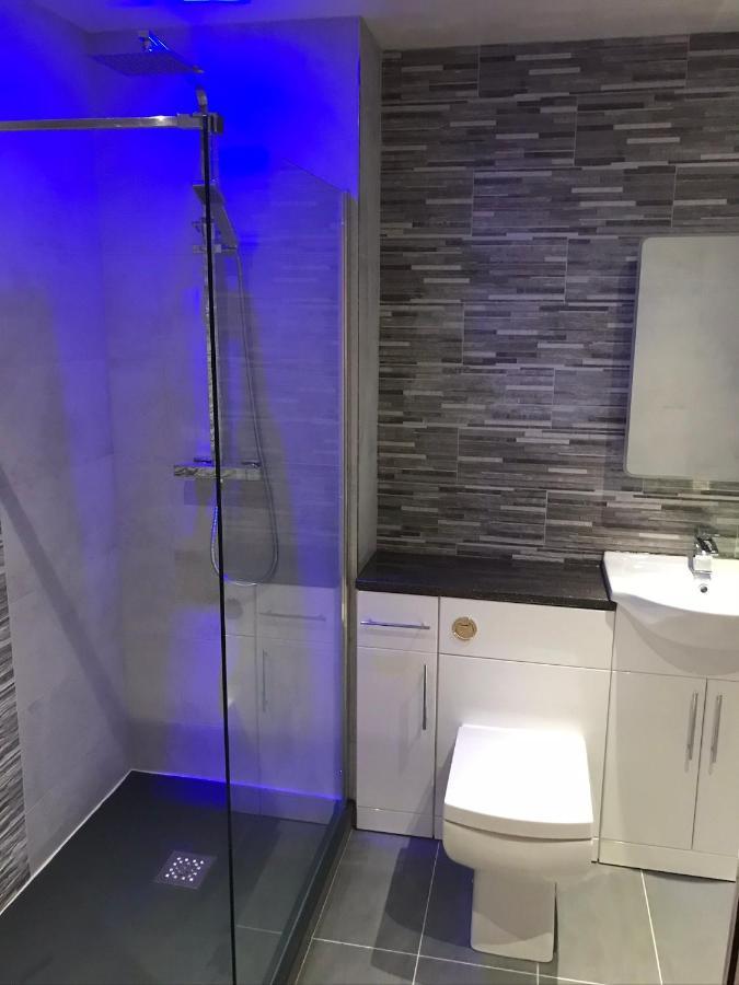 Centre With Free Secure Underground Parking Apartment Glasgow