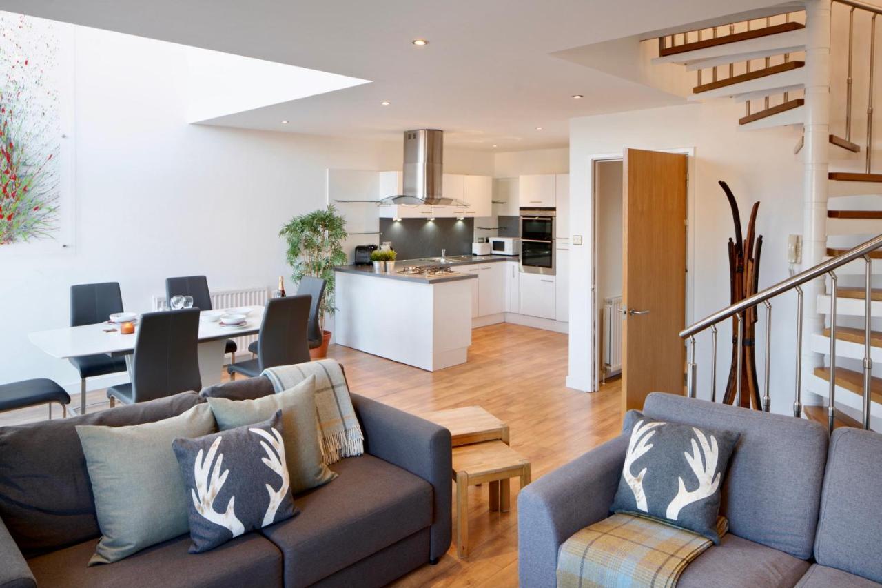 Centre With Free Secure Underground Parking Apartment *