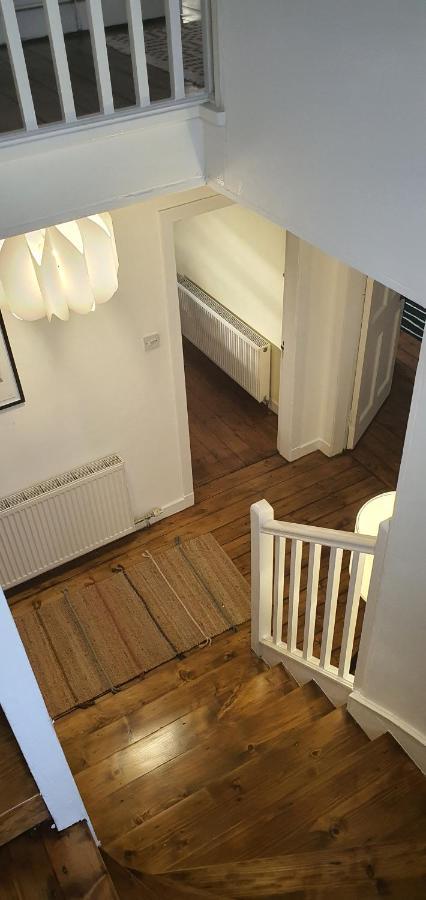 Large 3 Bed West End Free Parking & Electric Vehicle Point