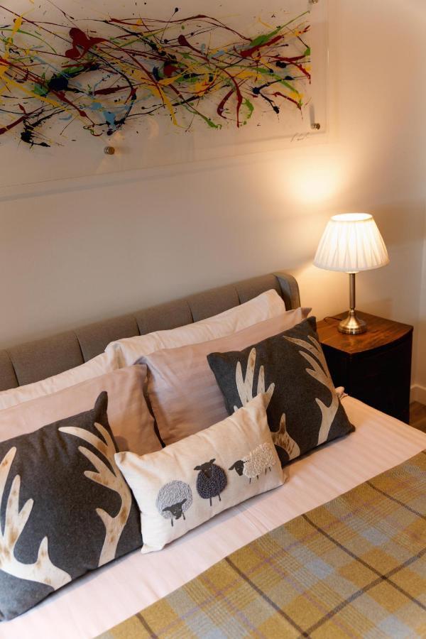 Riverside West End Apartment *