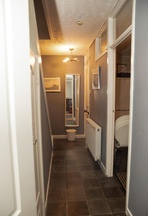 Stunning 2nd Floor 2 Bedroom Massionette Glasgow