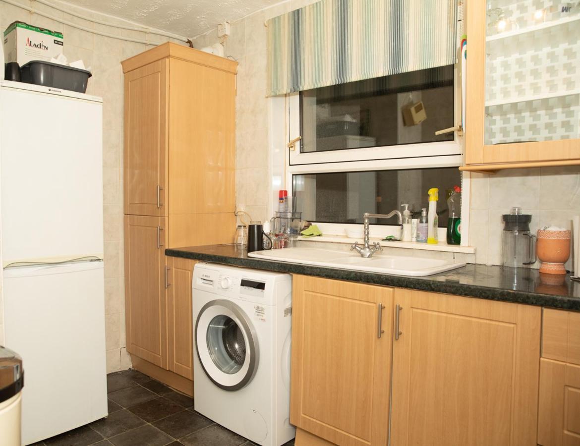 Stunning 2nd Floor 2 Bedroom Massionette Apartment