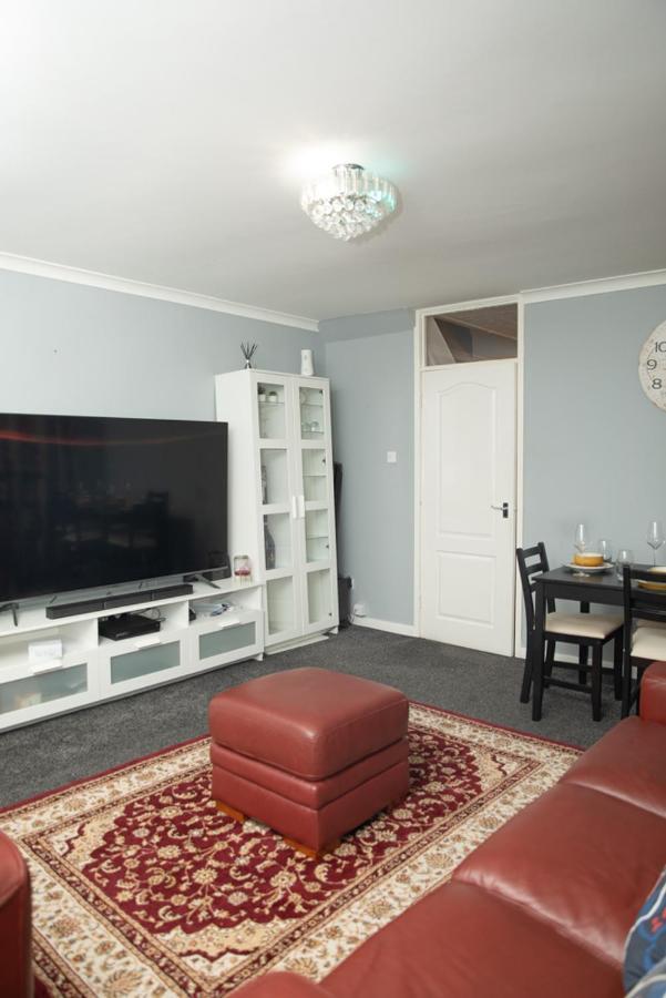 Stunning 2nd Floor 2 Bedroom Massionette * Glasgow
