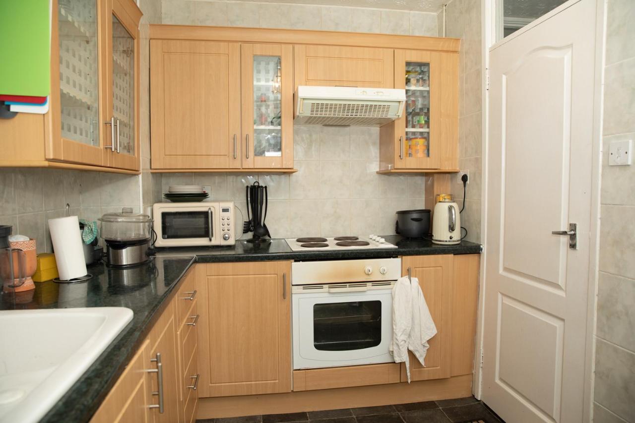 Stunning 2nd Floor 2 Bedroom Massionette * Glasgow