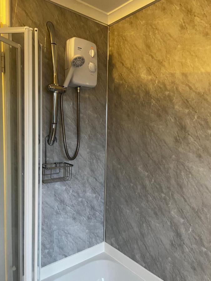 Riverside/hydro With Parking Apartment *