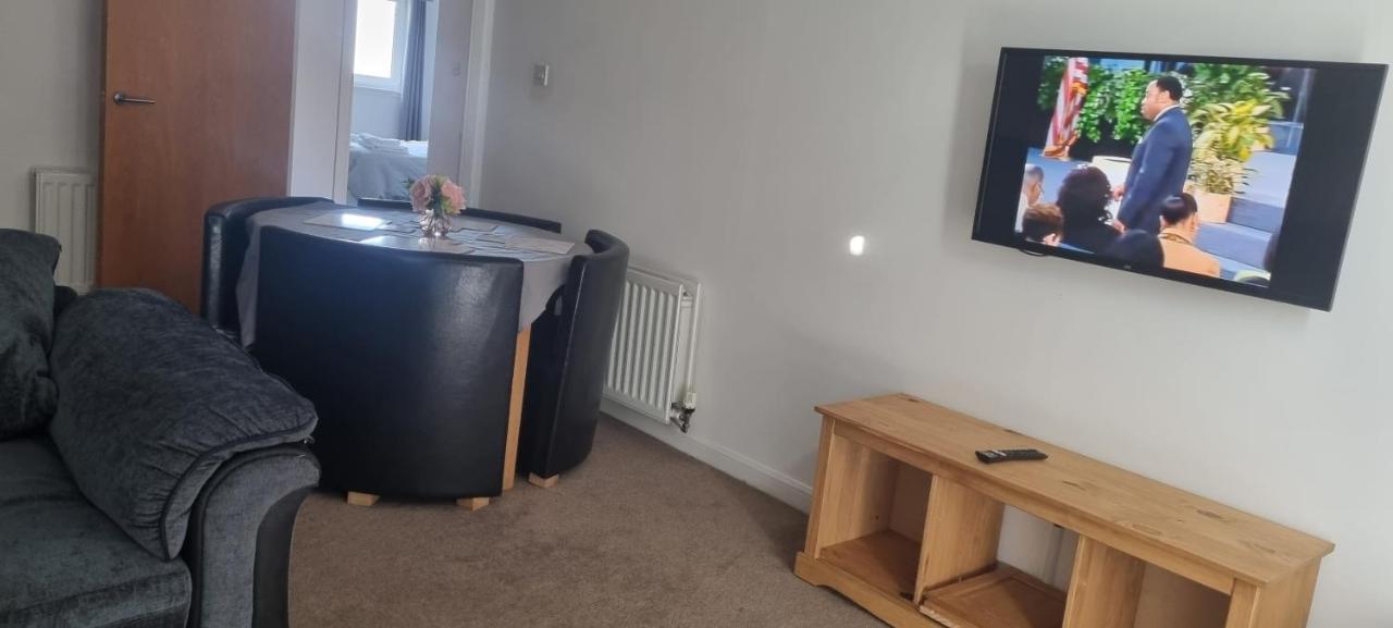 Apartment Lovely 2-bedroom Flat With Free Parking