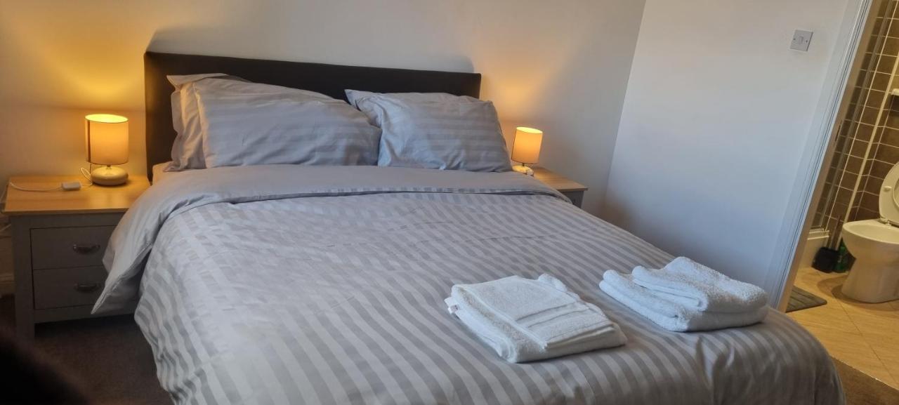 Apartment Lovely 2-bedroom Flat With Free Parking *
