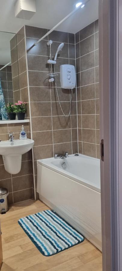 Lovely 2-bedroom Flat With Free Parking Apartment Glasgow