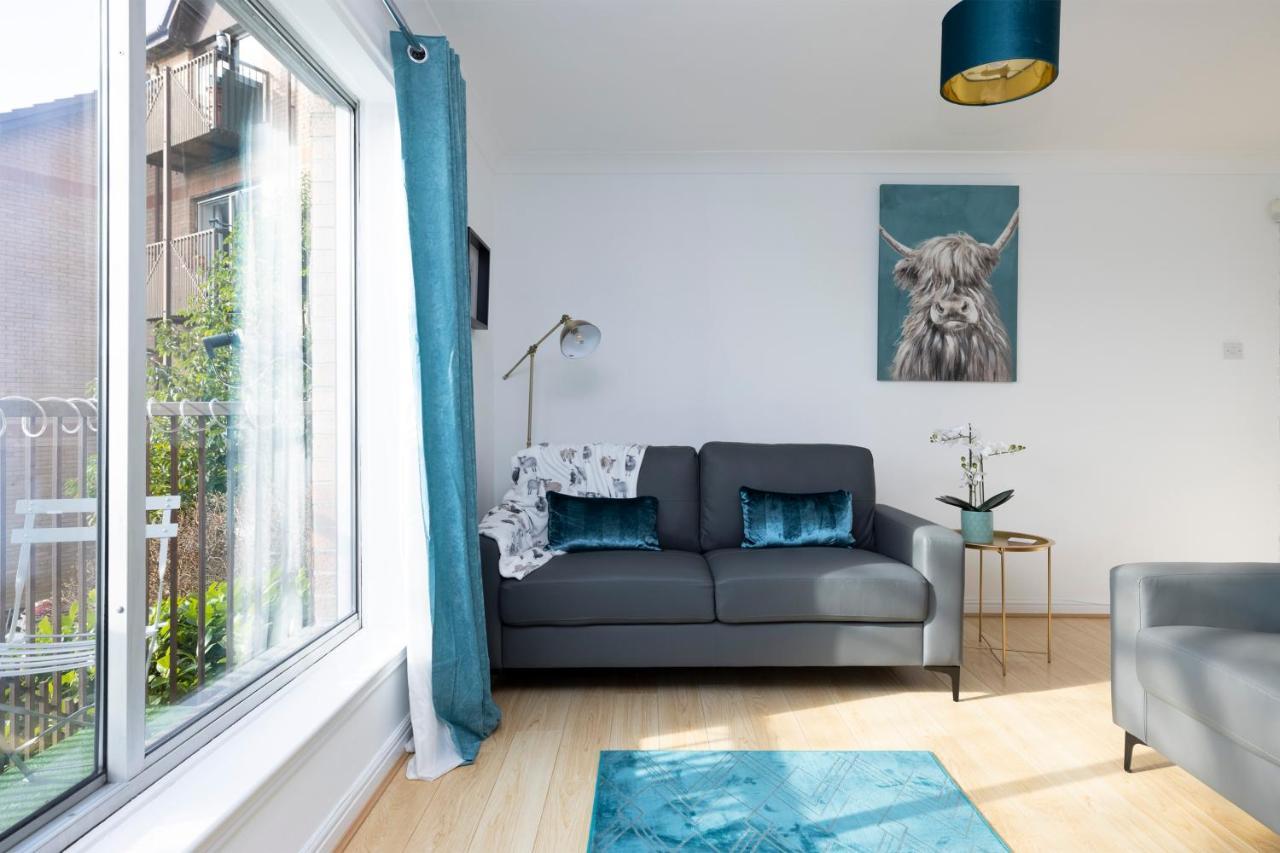 Joivy Bright Flat Overlooking The Clyde Glasgow