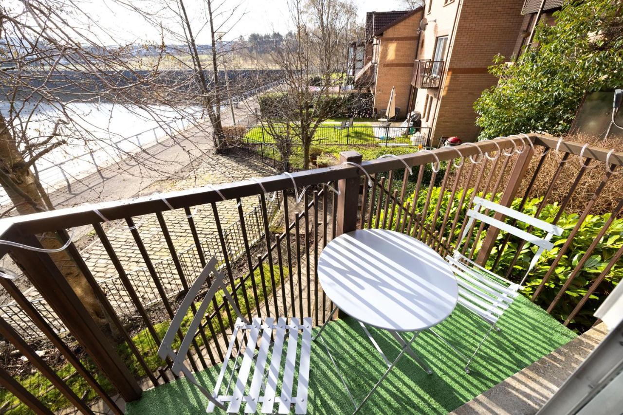 Joivy Bright Flat Overlooking The Clyde Glasgow