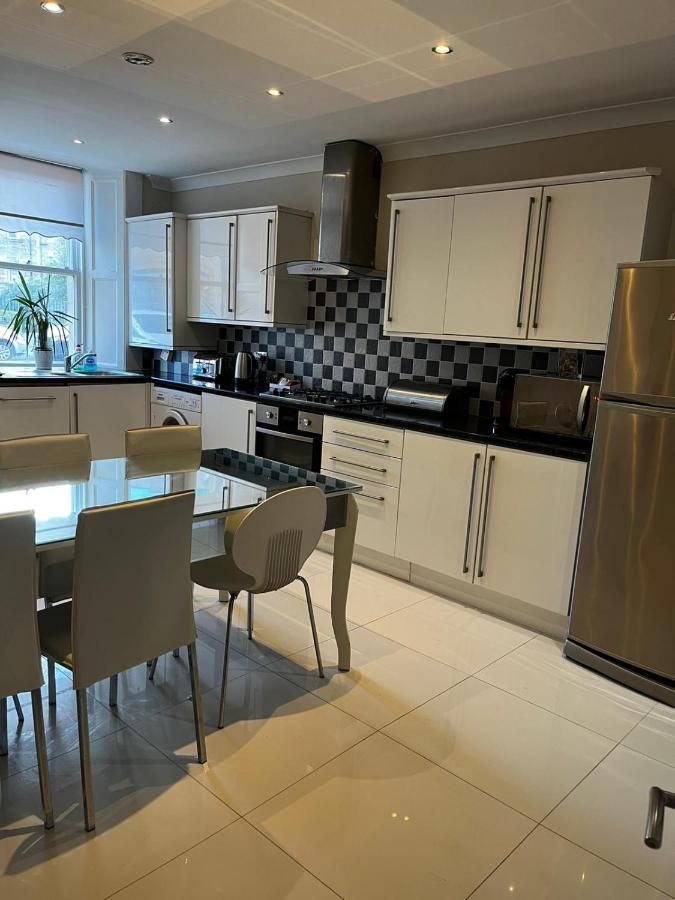 West End -stunning, 2 Bedroom, Main Door Flat With Private Parking Apartment Glasgow