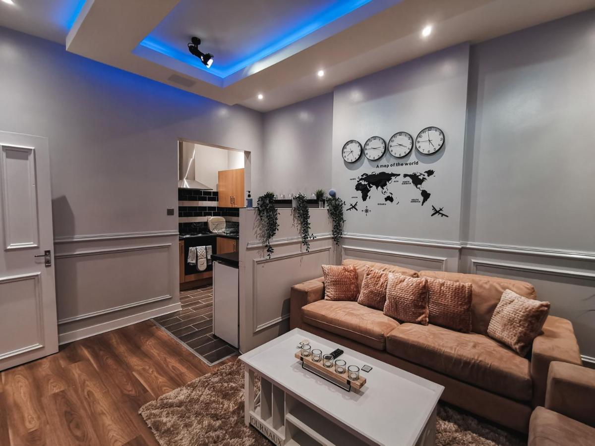 Luxurious 3 Bedroom Apartment: Heart Of Westend Apartment