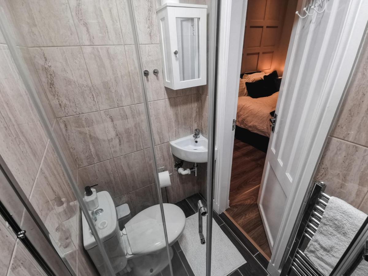 Luxurious 3 Bedroom Apartment: Heart Of Westend Apartment Glasgow