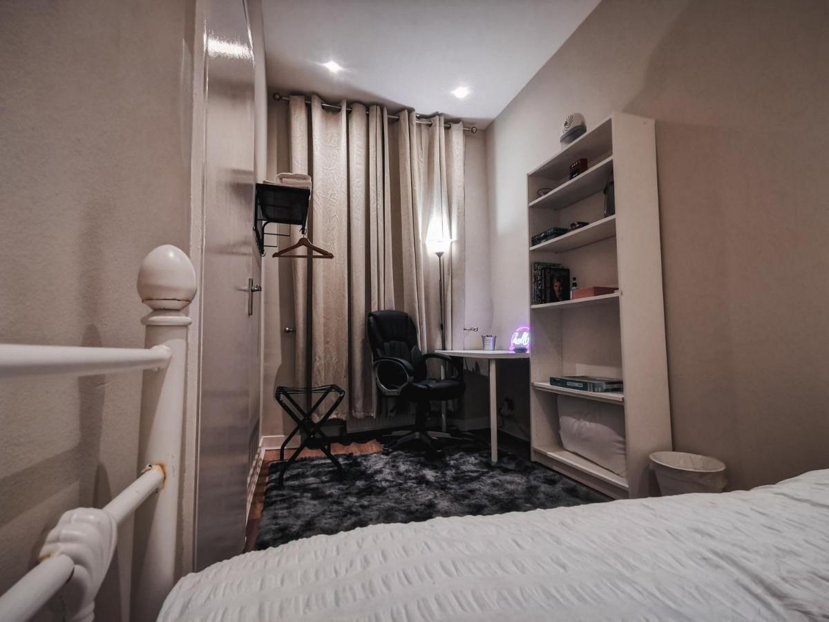 Luxurious 3 Bedroom Apartment: Heart Of Westend Apartment