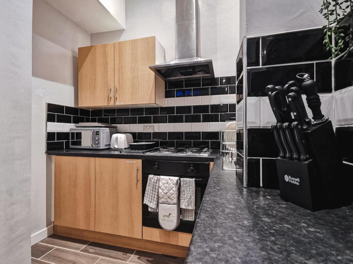 Luxurious 3 Bedroom Apartment: Heart Of Westend Apartment *
