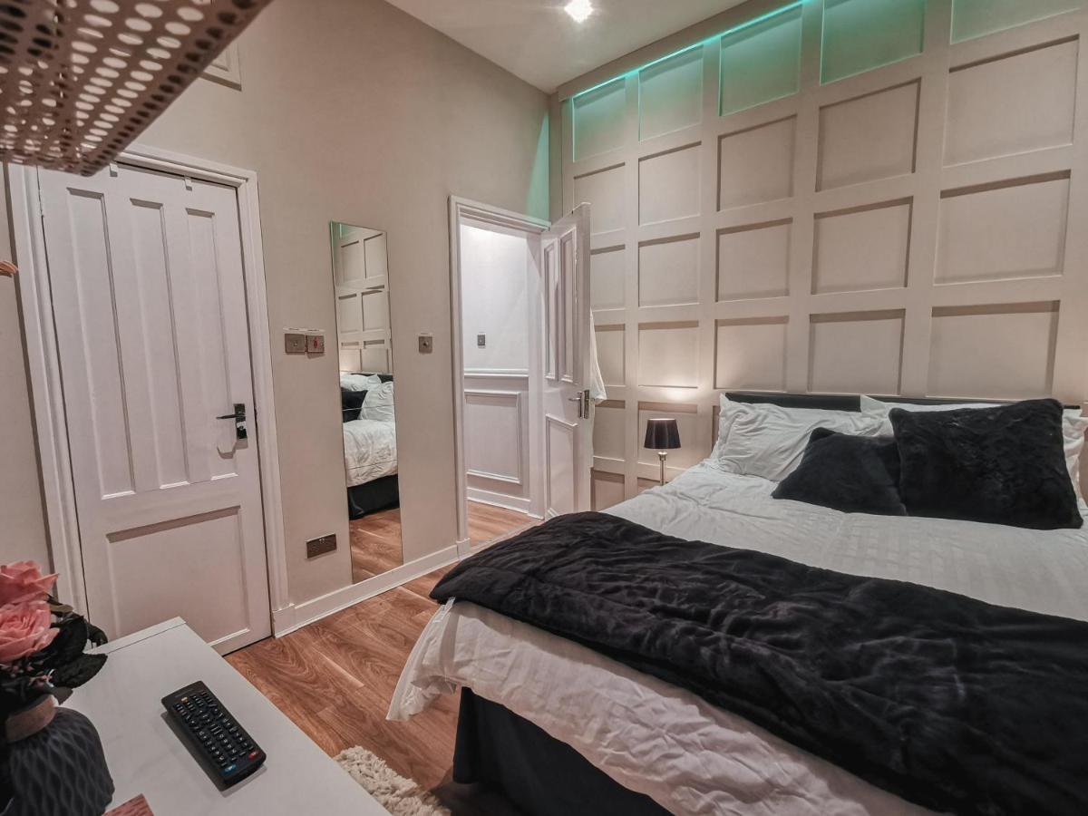 Luxurious 3 Bedroom Apartment: Heart Of Westend *