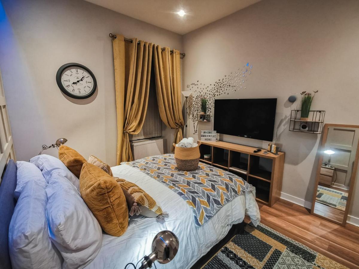 Apartment Luxurious 3 Bedroom Apartment: Heart Of Westend *