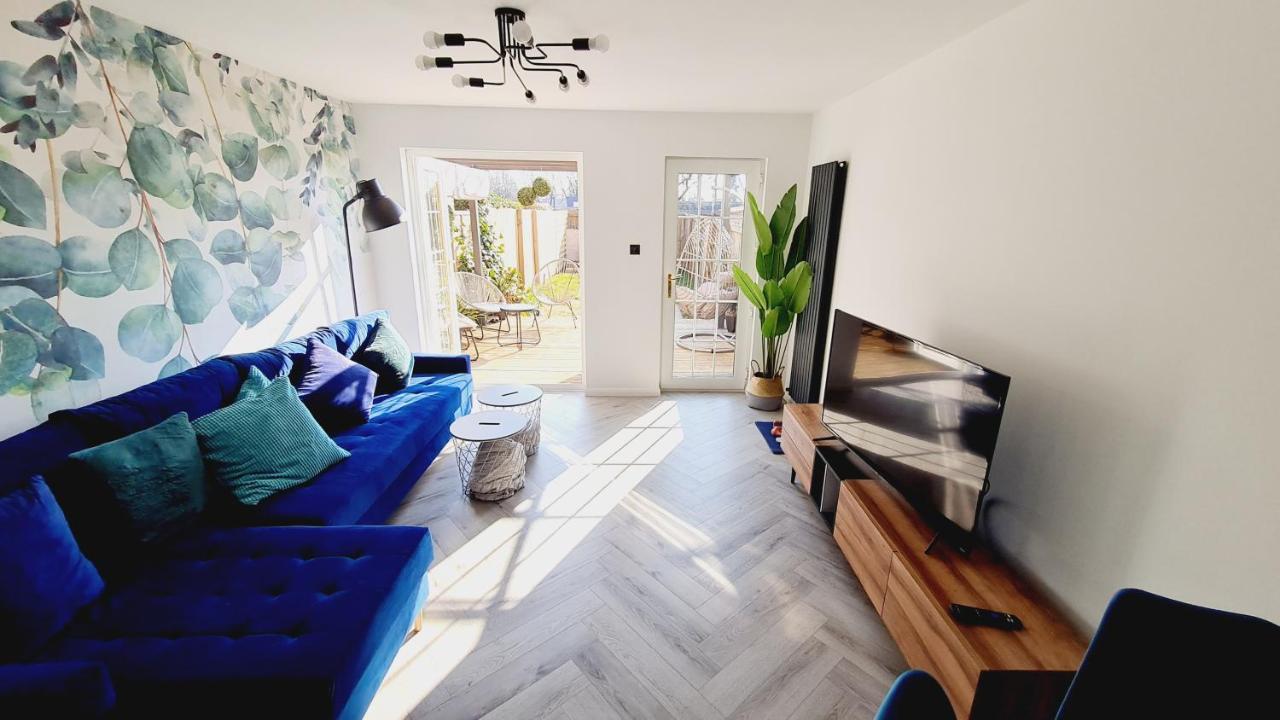 Beautiful 2bed House With Garden, Walking Distance To Town - Free Parking *