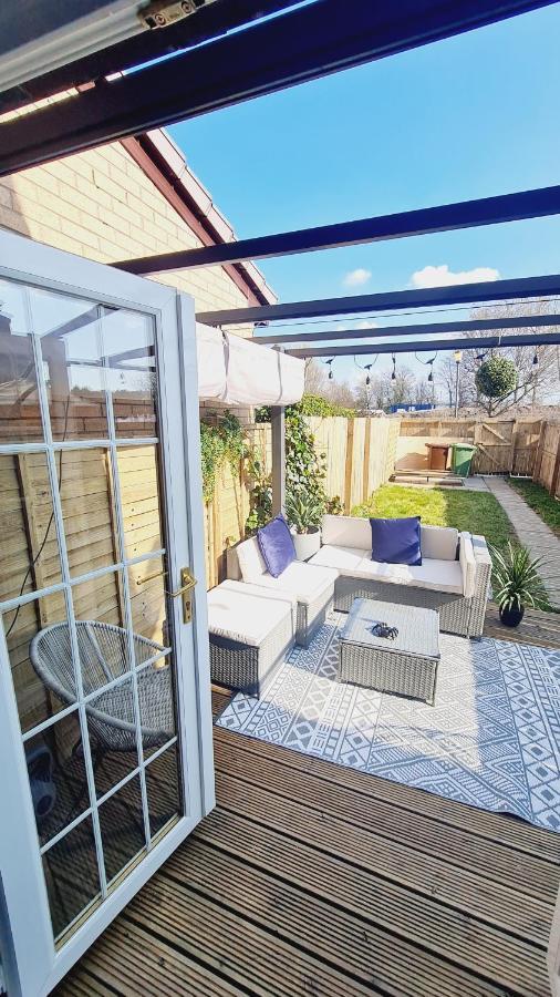 Beautiful 2bed House With Garden, Walking Distance To Town - Free Parking *