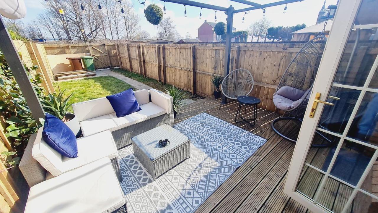 Beautiful 2bed House With Garden, Walking Distance To Town - Free Parking Apartment
