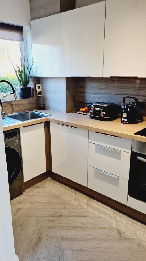 Apartment Beautiful 2bed House With Garden, Walking Distance To Town - Free Parking *
